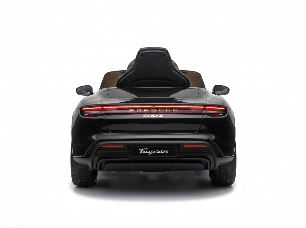 Porsche Taycan enfant — habitacle sièges baquet